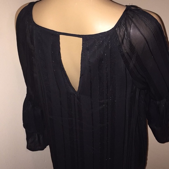 🎉🎊RUFFLE CUFF KEYHOLE TOP😍💥 - Picture 6 of 8